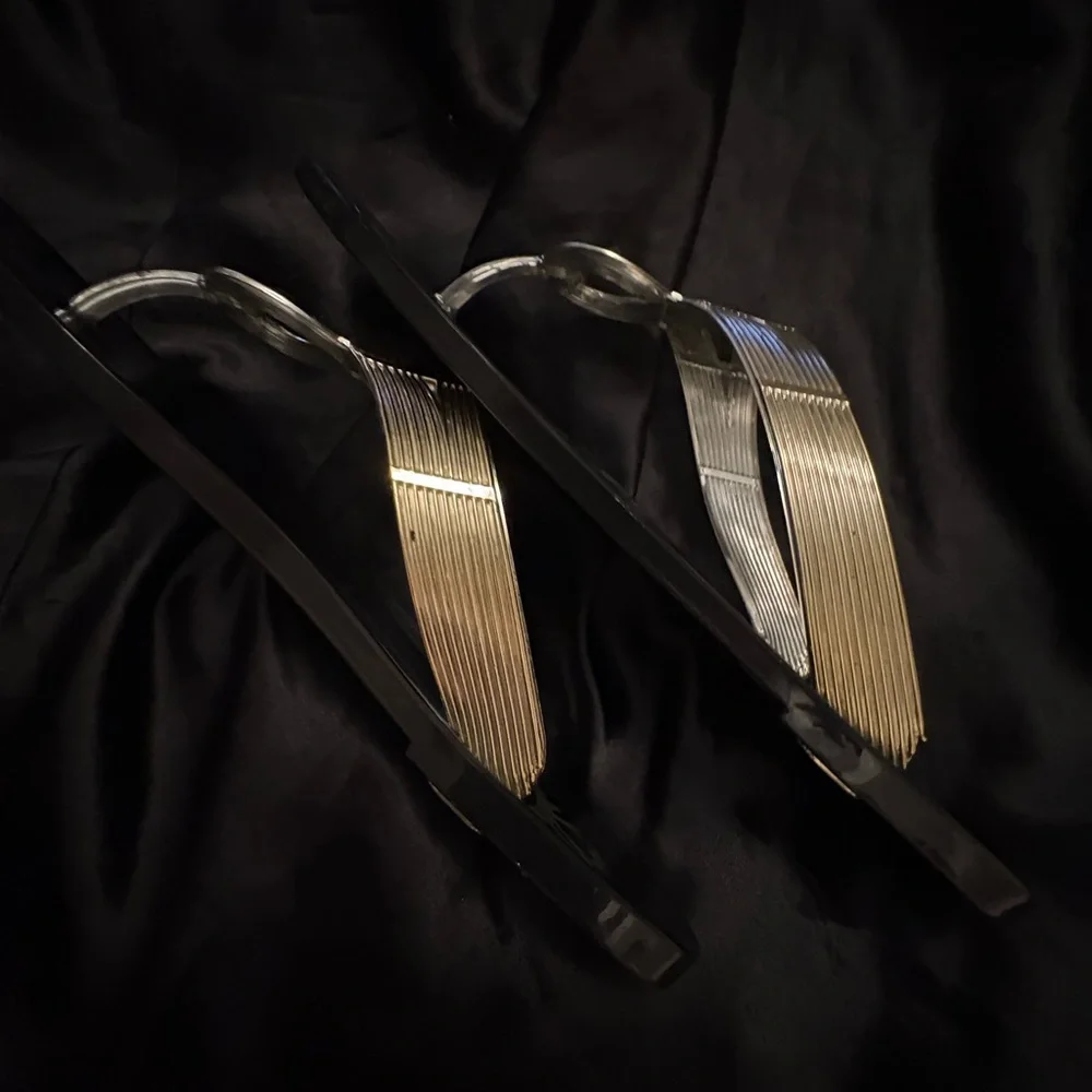 Black & Gold Women's Thong Sandals - Elegant Slip-On Style - Picture 3 of 4